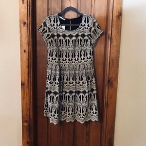❌* NWT- NEVER WORN!! Black/Cream knew length Dress